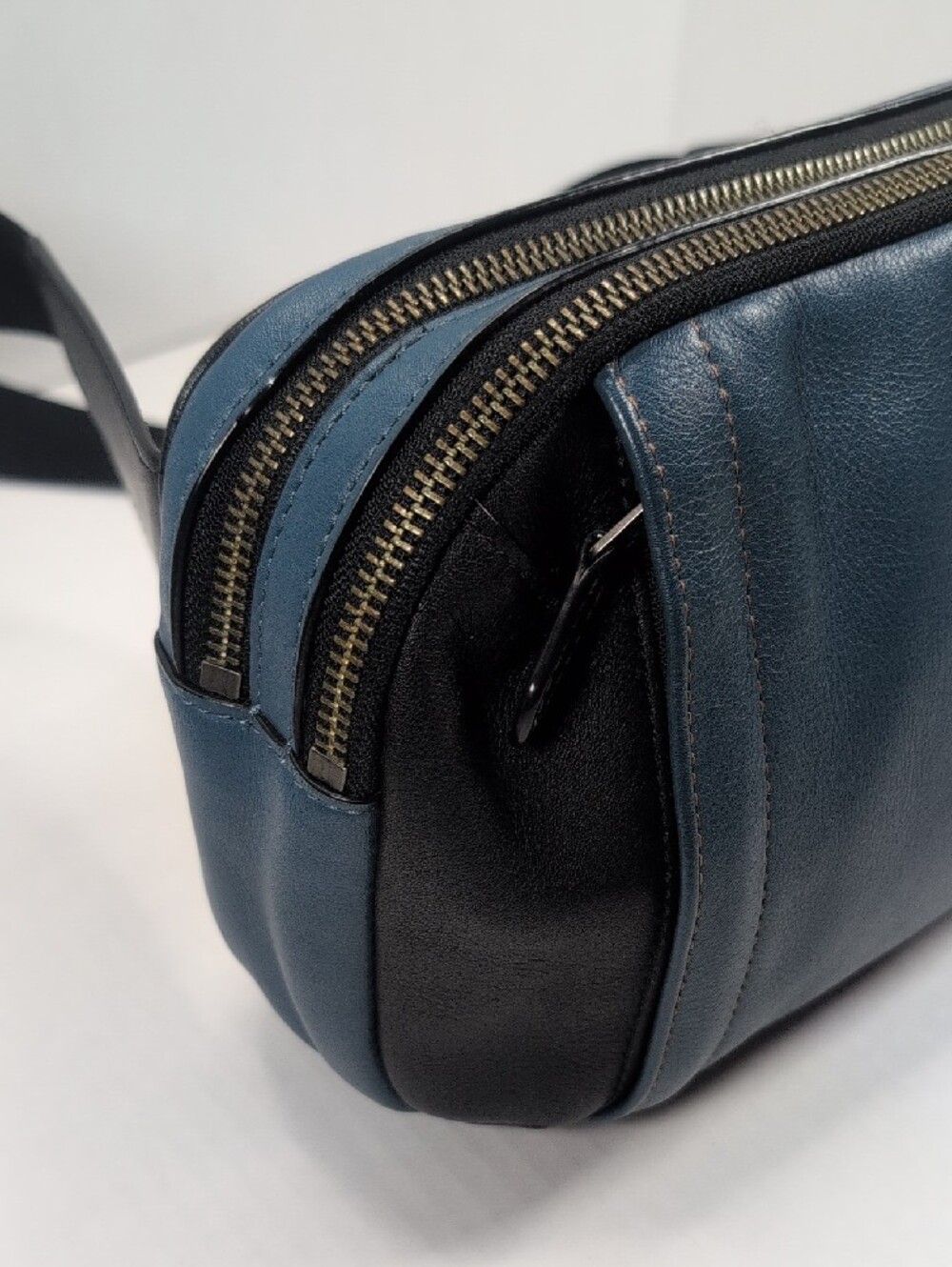 Coach Leather Graham Utility Pack Style F37594 Blue and Black - Picture 5 of 13